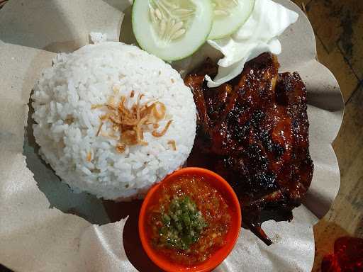 Ayam Bakar Den Bagoes 8