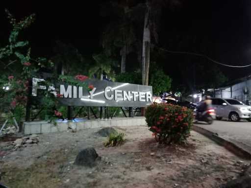 Family Center Cafe Lap Futsal Ikan Daun 3