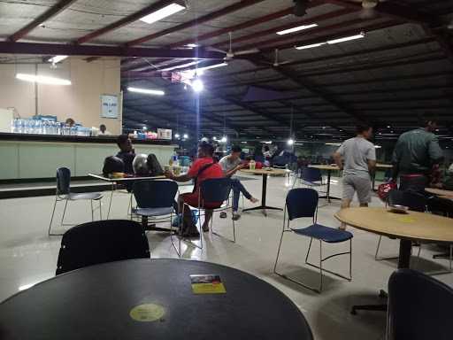 Family Center Cafe Lap Futsal Ikan Daun 4