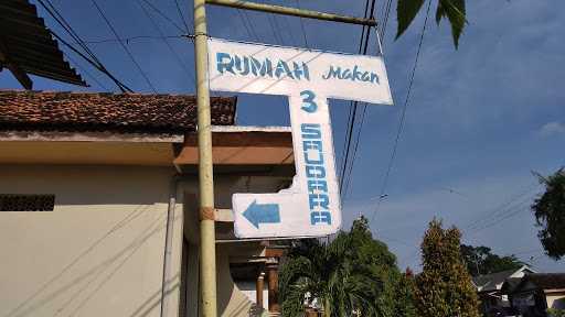 Rumah Makan Tiga Saudara 5