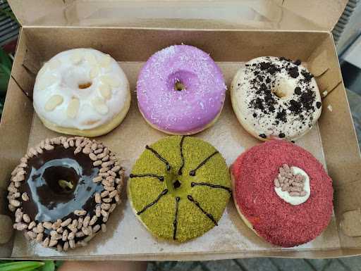 Cakery Donuts 8
