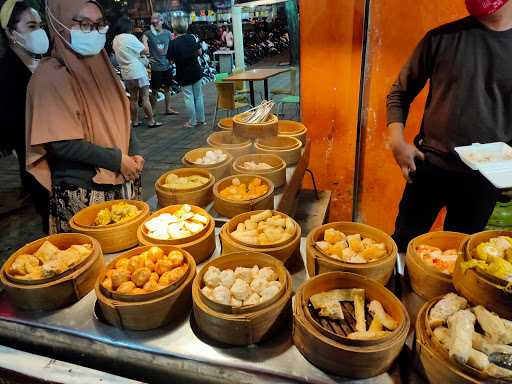 Hotman Dimsum Batu 8