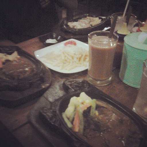 Waroeng Steak & Pizza 1