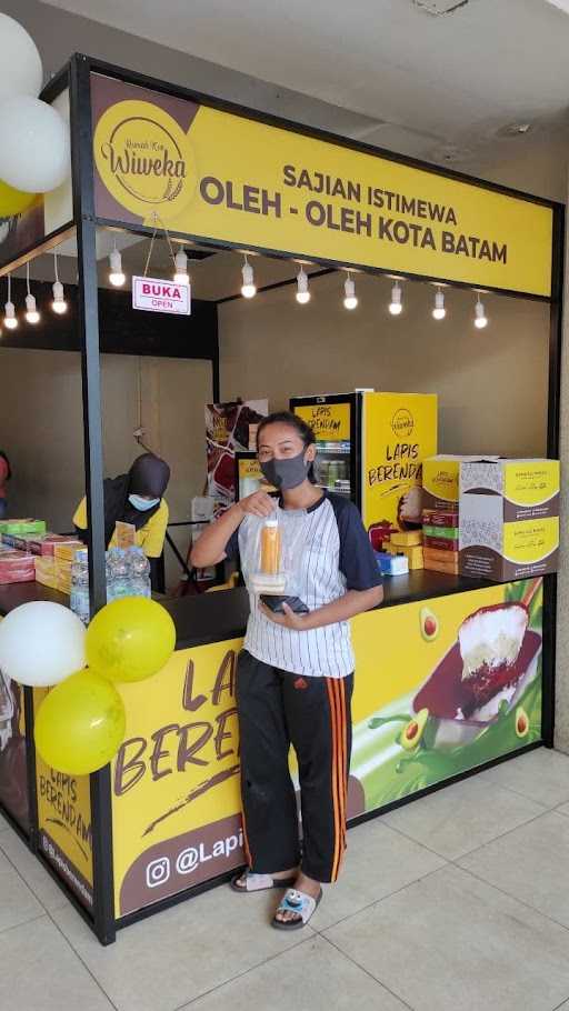 Rumah Kue Wiweka Oleh Oleh Khas Batam ( Lapis Berendam ), Sp Plaza 7