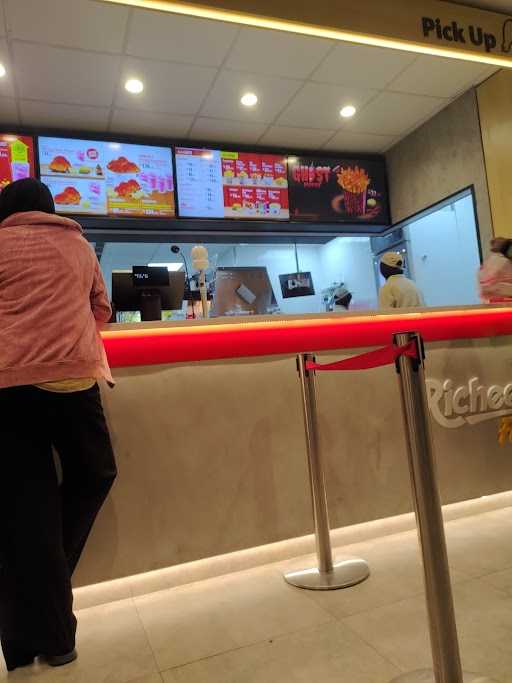 Richeese Factory Batu Aji Batam 9