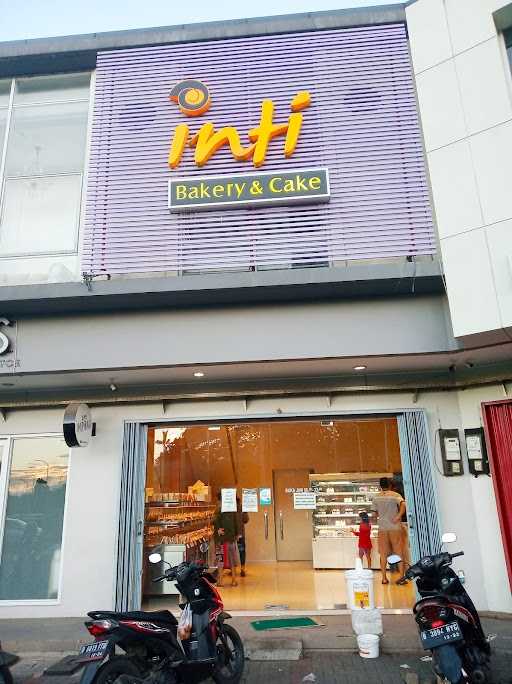 Inti Bakery & Cake 1