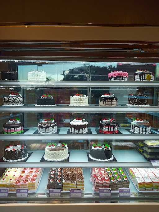 Inti Bakery & Cake 7