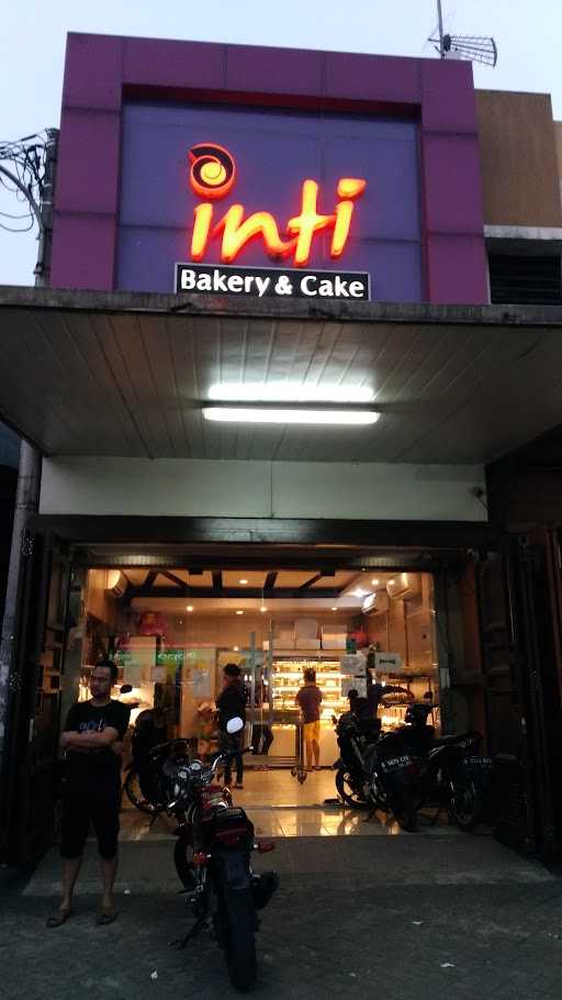 Inti Bakery & Cake 9