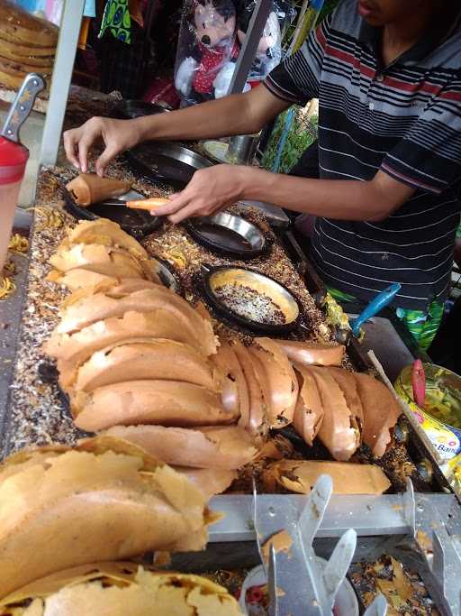 Apam Balik - Malaysian Specialty Sweet Turnover Pancake 4