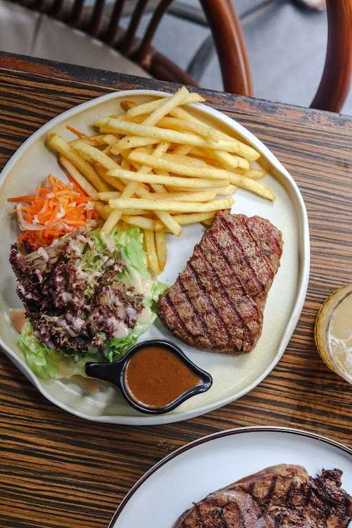 Glosis Steak - Jl Bengawan 11, Bandung 5