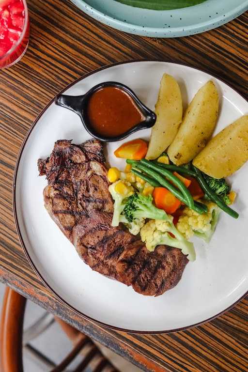 Glosis Steak - Jl Bengawan 11, Bandung 7