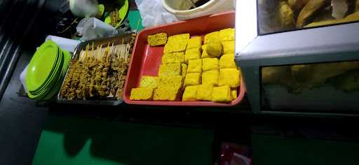 Pecel Lele & Nasi Uduk Maknyos 3