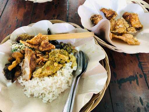 Warung Makan Babi Guling Pande 9