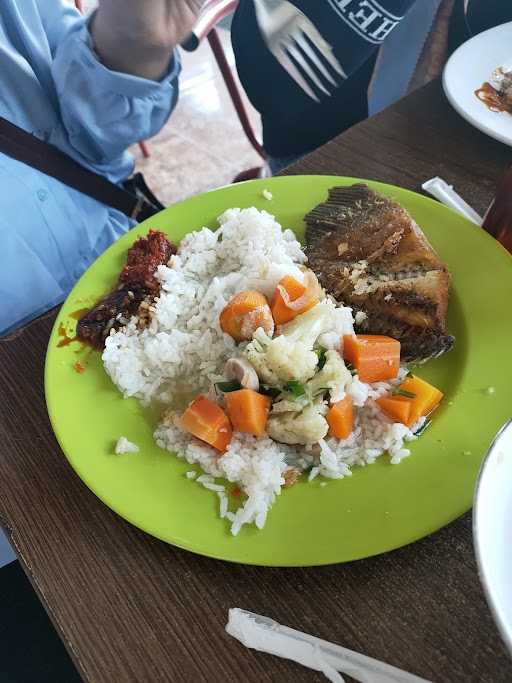 Rumah Makan Bintangan 4