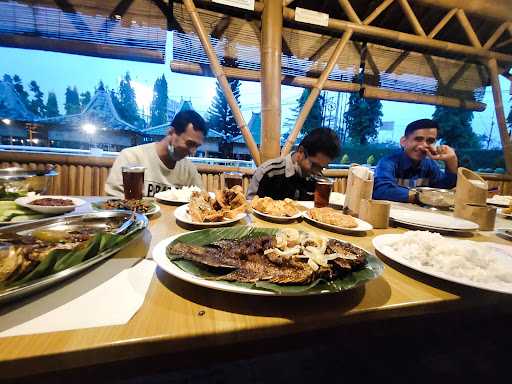 Warung Makan Sawah Gesang 2