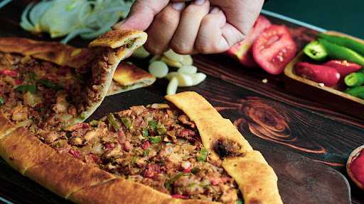 Pide Turkish Pizza Beji Depok 5