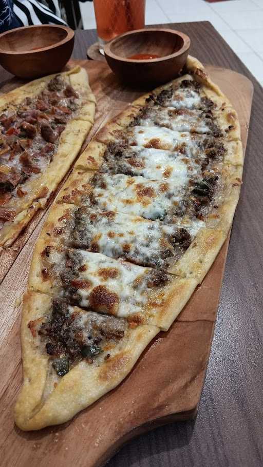 Pide Turkish Pizza Beji Depok 8