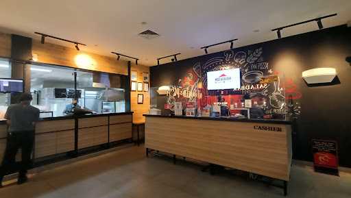 Pizza Hut Restoran 9