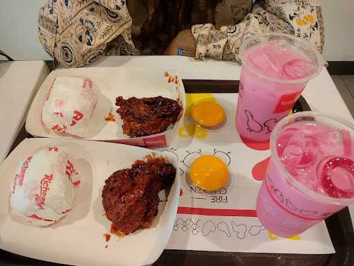 Richeese Factory Margonda 5