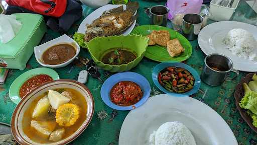 Warung Makan Betawi Ngoempoel 5