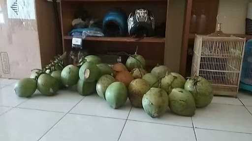 Es Kelapa Muda Lavring 2