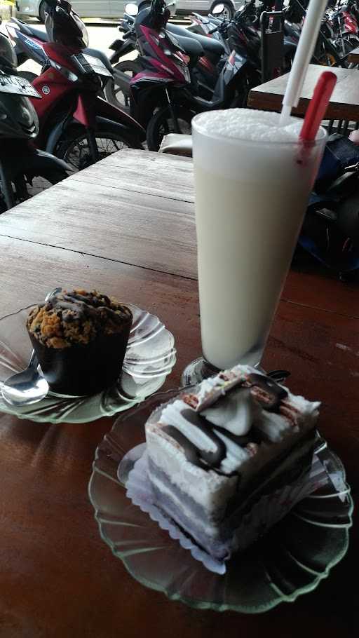 Fren Bakery & Cafe 3