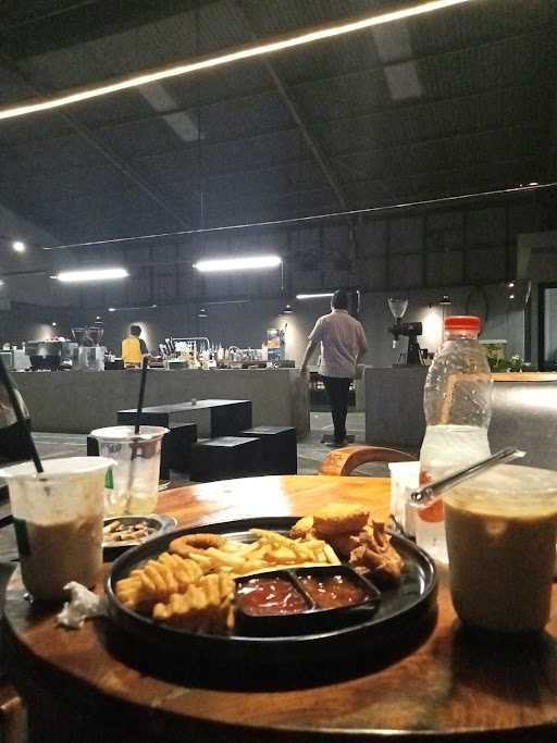 Saat Seduh Coffee Bekasi 2