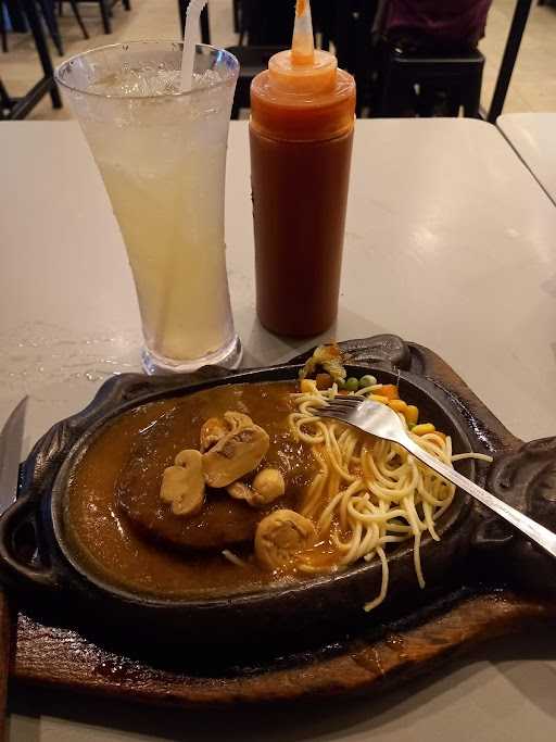 Waroeng Steak & Shake Juanda Bekasi 9