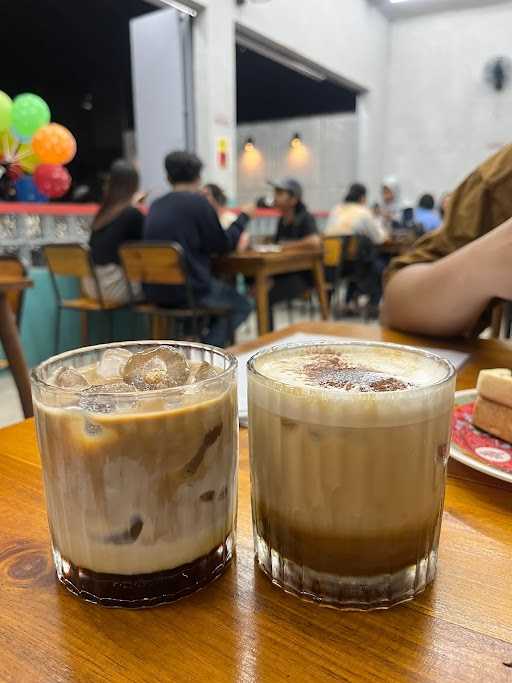 Kedai Hakoer | Dimsum Kopi Roti 24 Jam 9