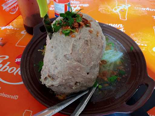 Bakso & Mie Ayam Raksasa 4