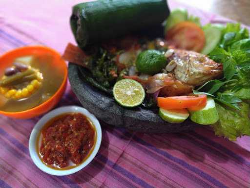 Warung Dua Dara 2