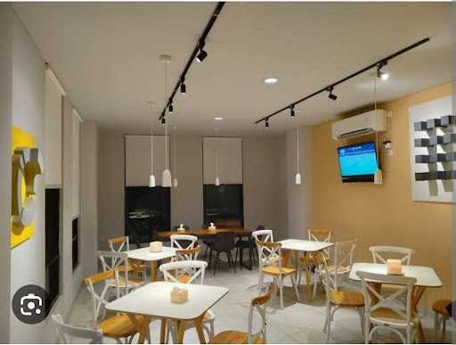 Aroma Manis Cafe & Resto Bekasi 4