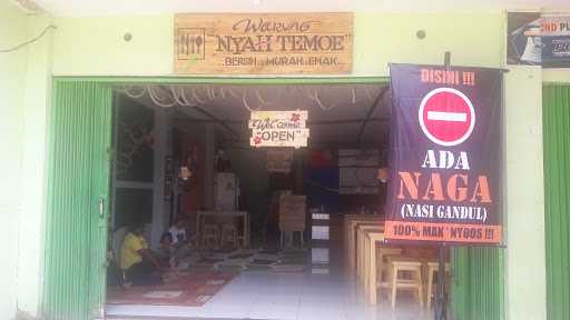 Warung Makan Nasi Gandul Nyah Temoe 10