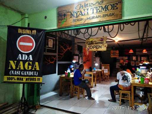 Warung Makan Nasi Gandul Nyah Temoe 8