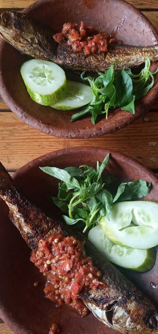 Warung Makan Nasi Gandul Nyah Temoe 7