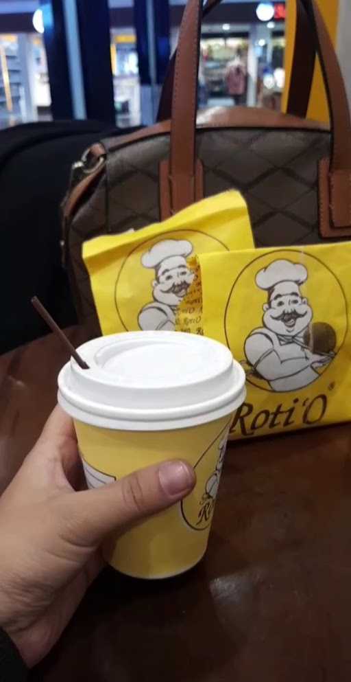 Roti'O - Bandar Udara Internasional Soekarno-Hatta Jakarta 7