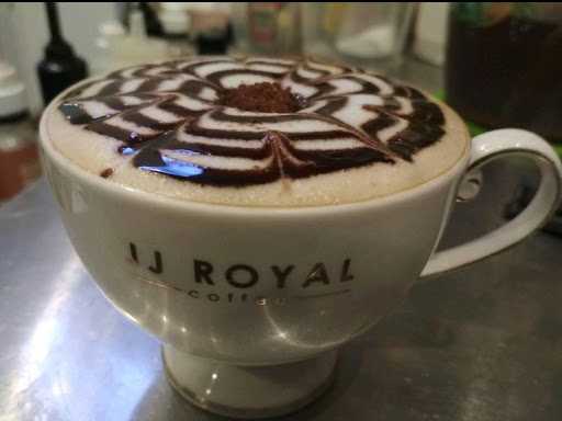Jj Royal Cafe 8