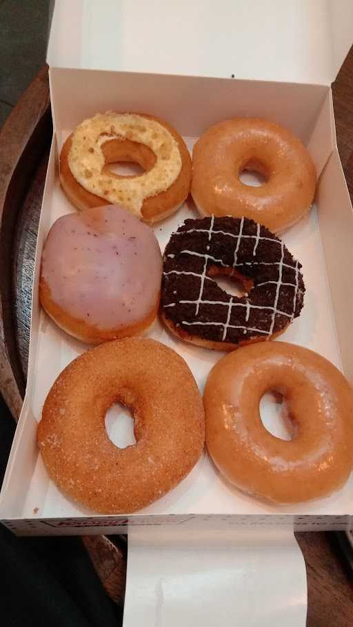 Krispy Kreme Soekarno Hatta Terminal 3 4