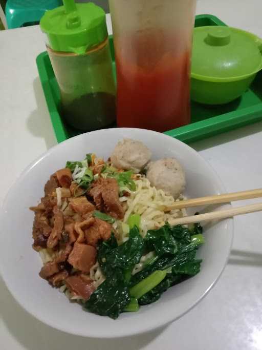 Mie Ayam Bakso & Soto Daging Wisma Asrijurumudi 6