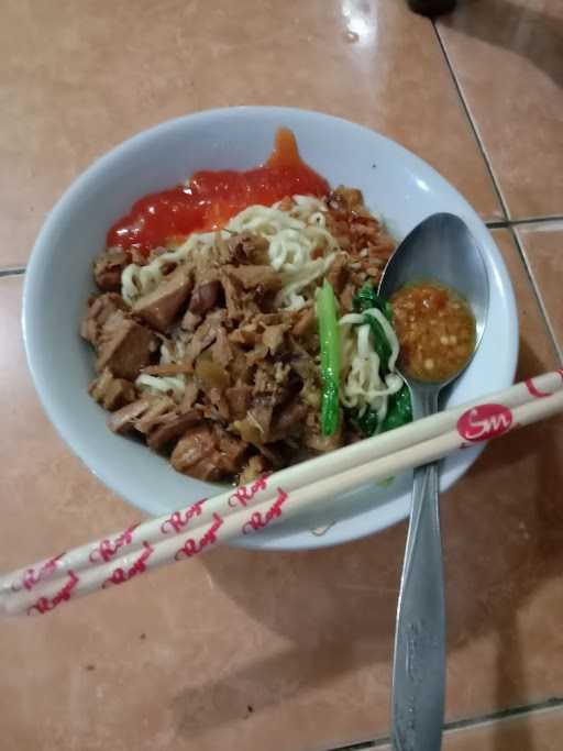 Mie Ayam Bakso & Soto Daging Wisma Asrijurumudi 9