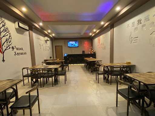 Rizh'S Cafe & Resto 5