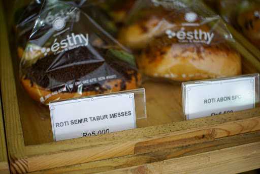 Esthy Cake & Bakery Berbah 6