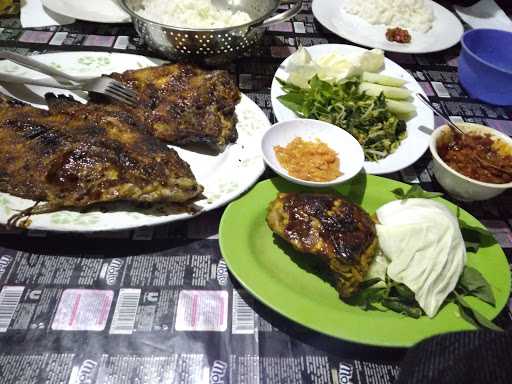 Lesehan Camiles Spesial Ikan Patin Bakar 10