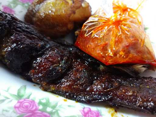 Lesehan Camiles Spesial Ikan Patin Bakar 6