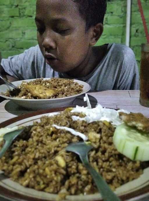 Lesehan Pecel Lele Ngalang Ombo 8