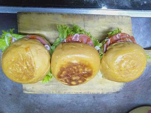 Toko Roti Burger Evelyn 1