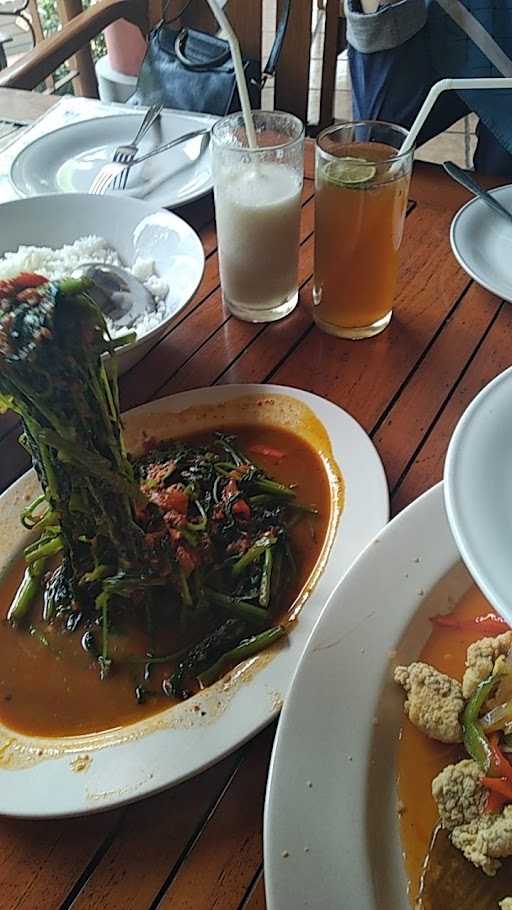 Kebon Rojo Restaurant 2