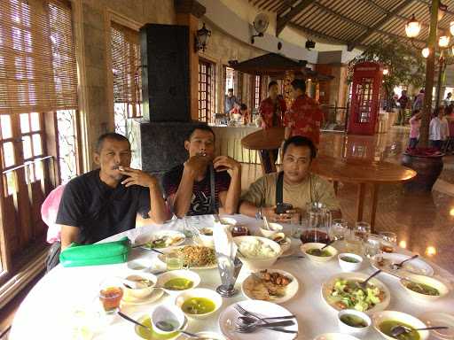 Kebon Rojo Restaurant 6