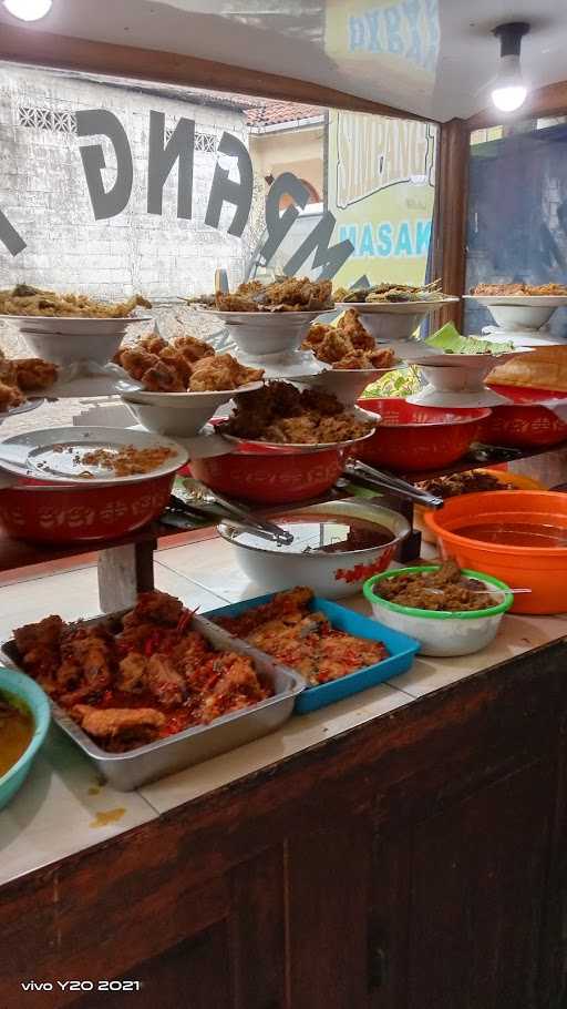 Rumah Makan Masakan Padang Simpang Tiga 8