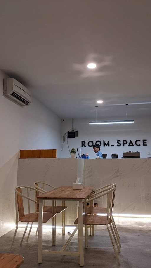 Room_Space 10